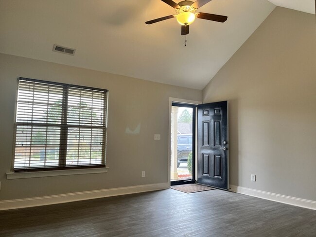 Photo - 208 Orkney Rd