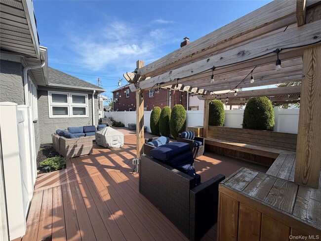 607 Lincoln Blvd