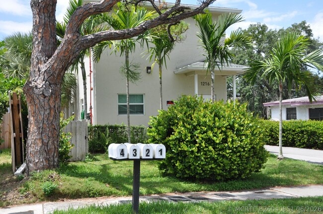 Building Photo - 1216 NW 6th Ct Unit #2