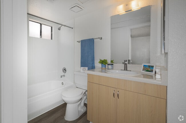 Studio - 400SF - Bathroom