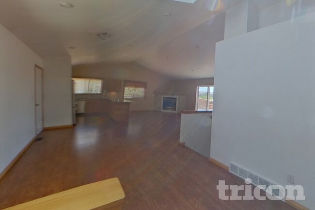 Photo - 915 Welch Ave