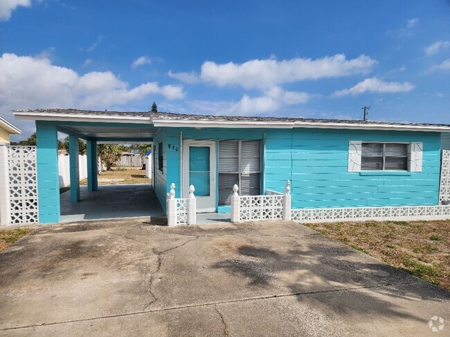 Building Photo - Nice beach side 2/1, walk to beach, restau... Rental