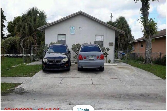 Photo - 713 NW 4th Ave Apartment Unit 2
