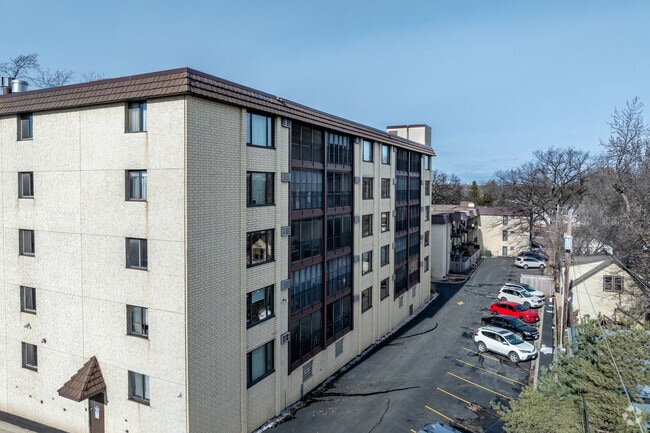 Exterior - Lake Nokomis Condominiums