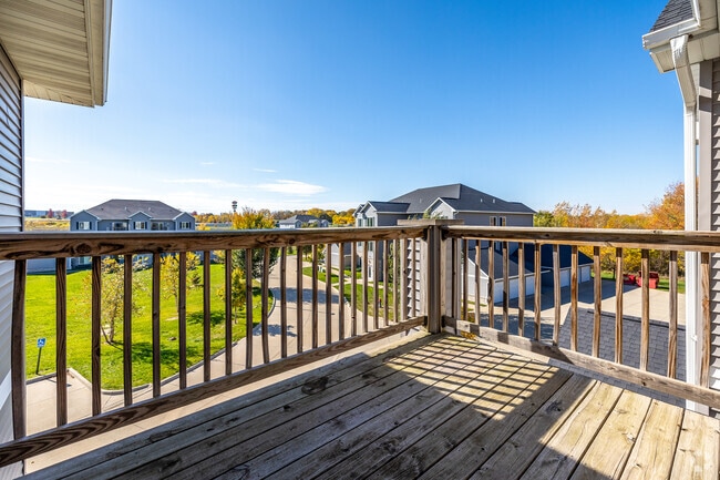 2BR, 1BA - 949 SF