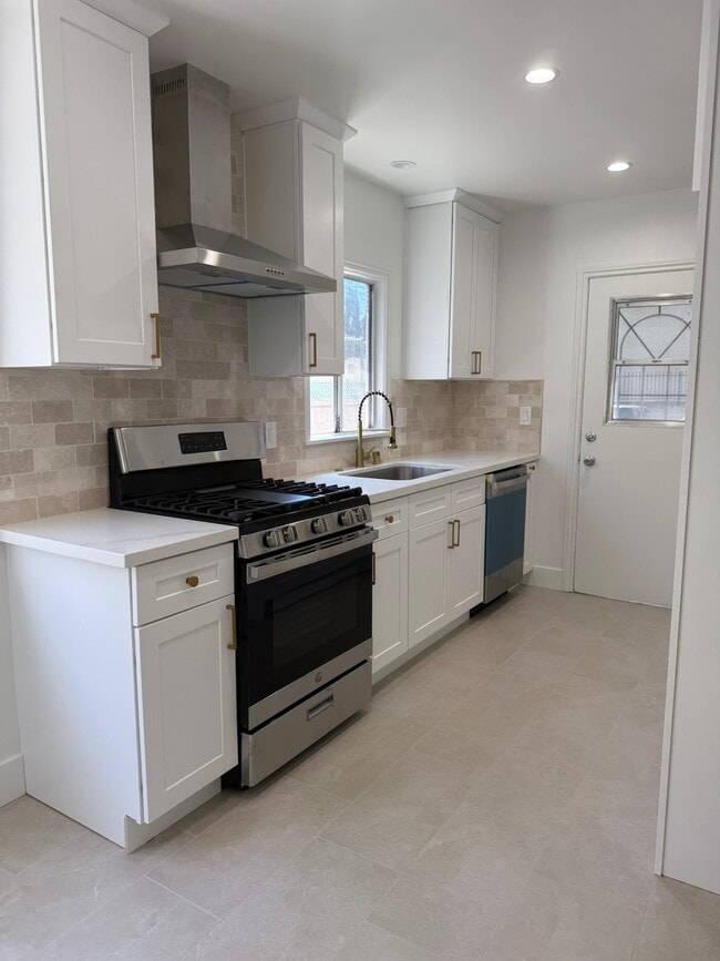 Photo - 11610 Oxnard St Apartamentos