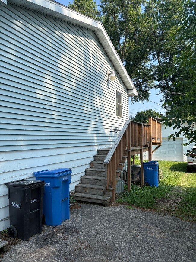 Photo - 241 Prairie View St