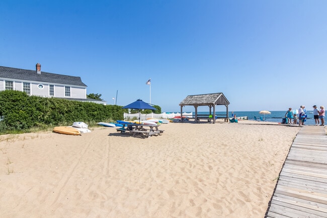 Photo - 116 Overshore Dr E