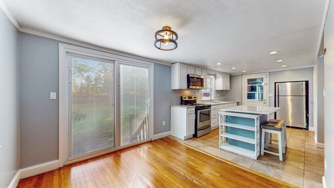 Photo - 72 Woodycrest Dr