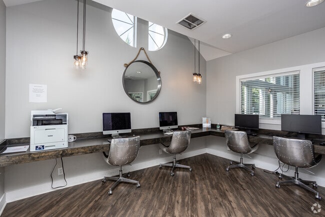 Business Center - Evergreen Auburn