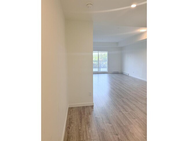 Photo - 10829-E140 140 St