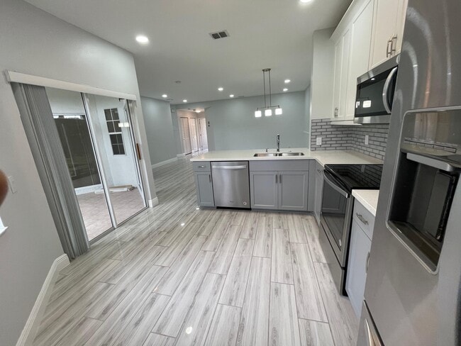 Photo - 6526 Via Regina