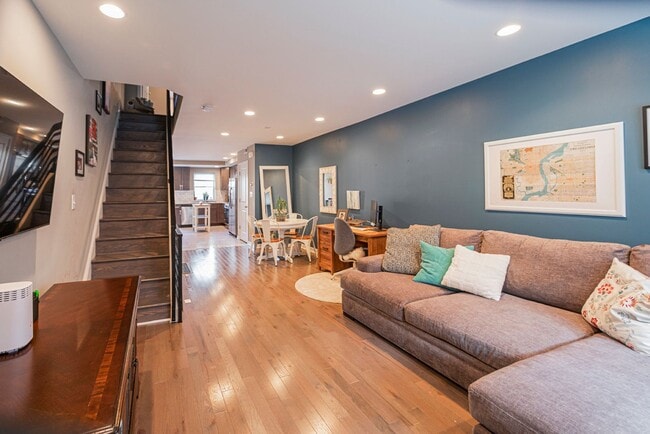 Building Photo - Point Breeze 2 Bedroom, 2.5 Bathroom Home