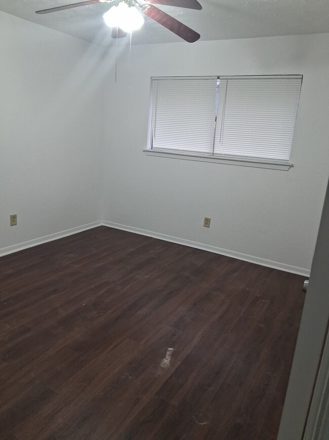 Photo - 6823 Castleview Ln