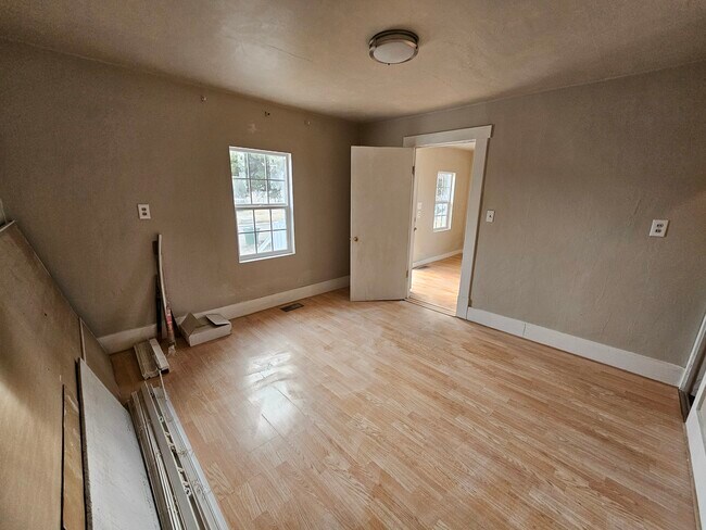 Master bedroom - 715 W 8th St