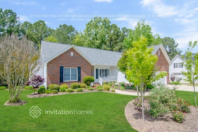 Photo - 405 Broadmoor Way
