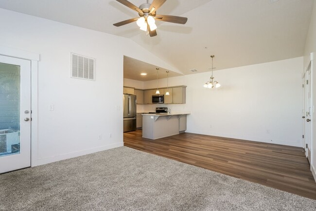 Photo - 3 Bedroom/2 Bathroom Condo in Lehi