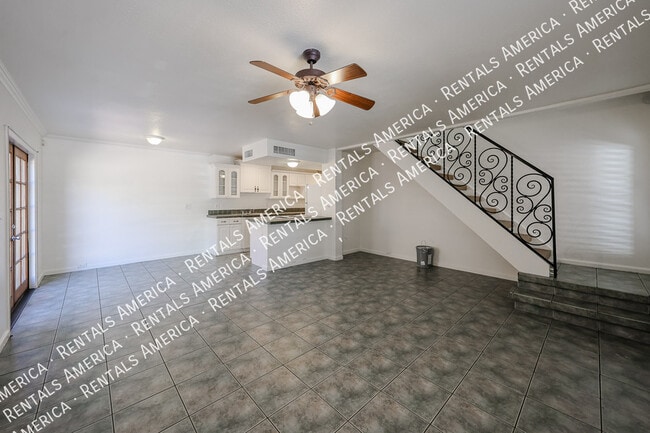 Photo - 711 E North Ln Unit 2