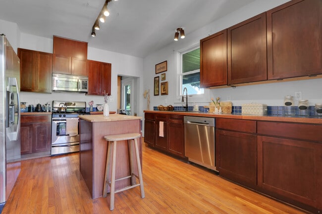 Photo - 1027 Eleanor St