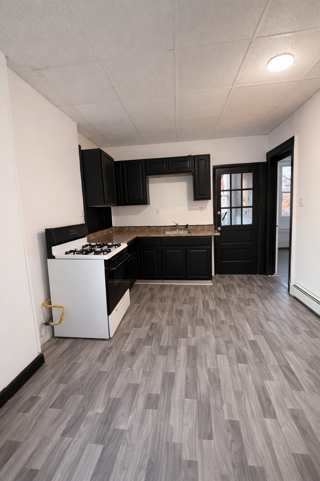 Photo - 32 Douw St Unit #3