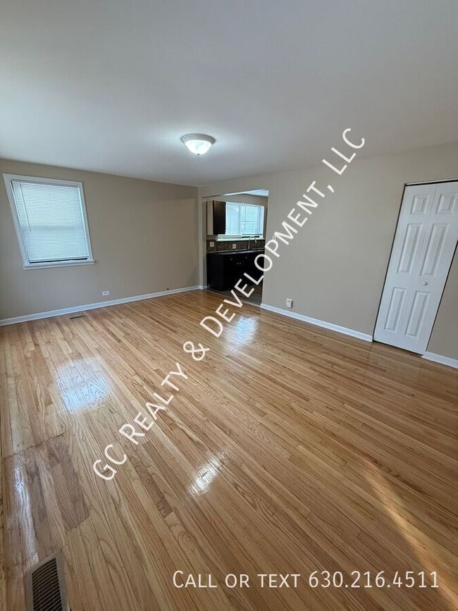 Photo - 9906 S Clyde Ave