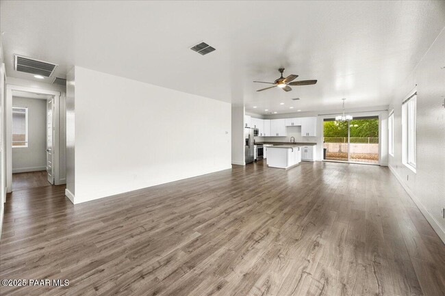 Photo - 1643 Stratford Pl