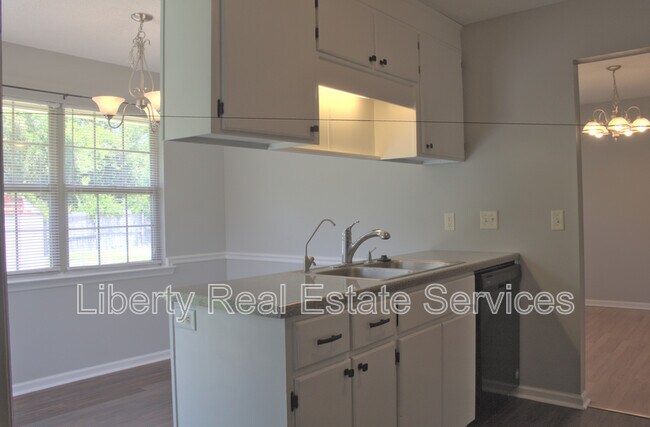 Photo - 2356 Rowe St