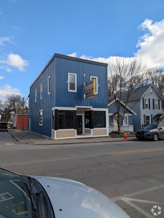 Building Photo - 1632 N Wells St Unit Upper Rental