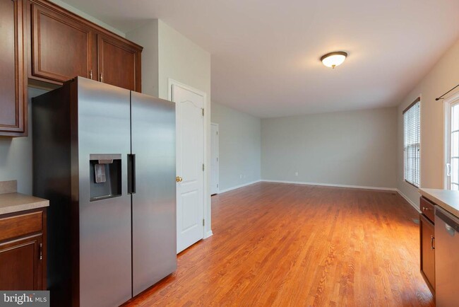 Photo - 305 Lewisburg Ln