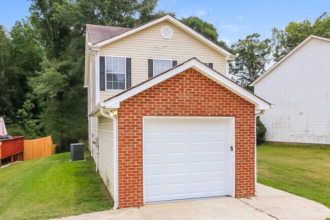 Photo - 1660 Riverchase Cir NE