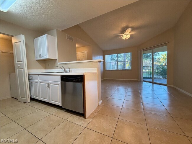 Photo - 12561 Equestrian Cir Unidad 804