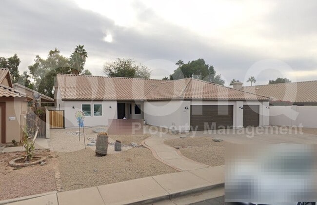 Building Photo - 841 N Los Altos Dr