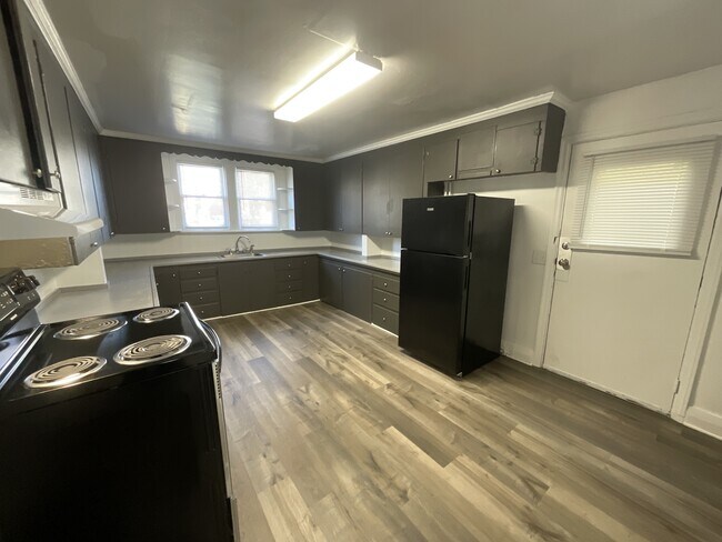 Photo - 573 W Princess St