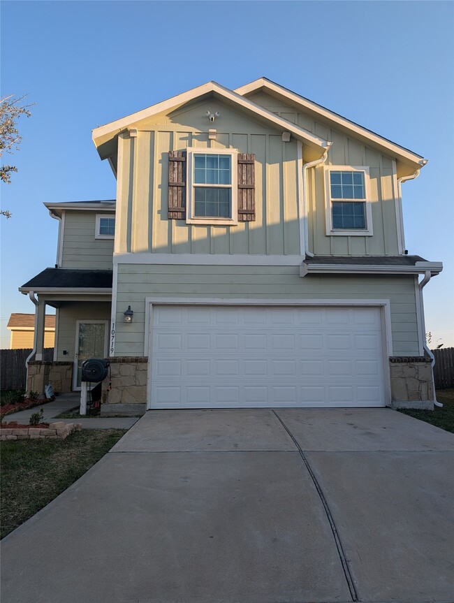 Building Photo - 10719 Rustic Walkway Cir