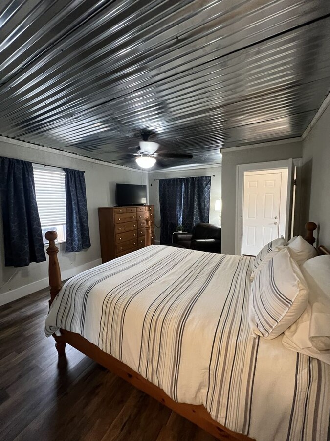 Photo - Welcome to your Fully Furnished retreat in Linden, Texas!