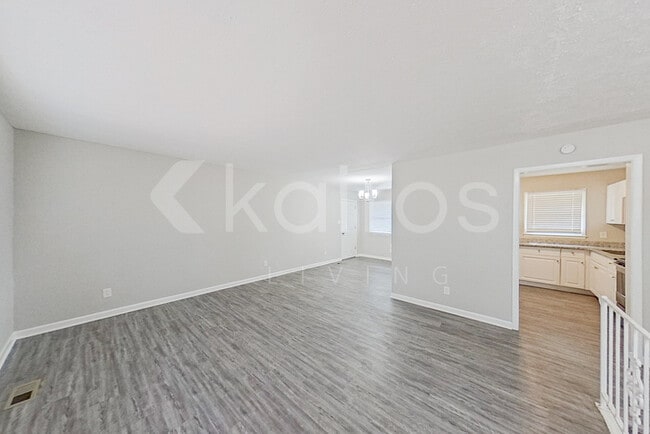 Photo - 6537 St Louis St