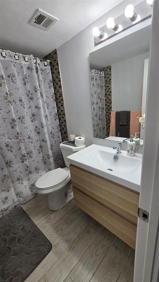 Photo - 1985 S Ocean Dr Unidad 21D