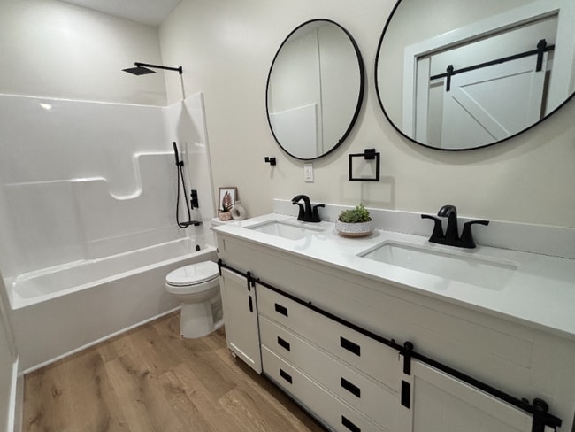 Photo - 321 E Main St