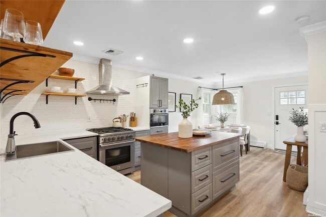 Photo - 28 Argonne Rd W