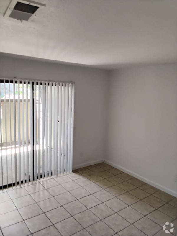 Building Photo - 1151 S Chestnut Ave Rental