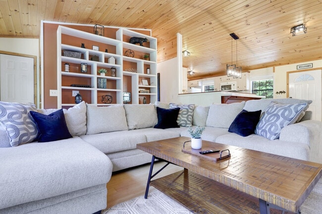 Photo - 443 Fox Run Dr Unit ID1018182P