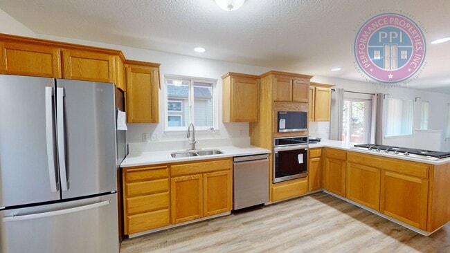 Photo - LAKE OSWEGO, FIRST ADDITION / SINGLE LEVE...