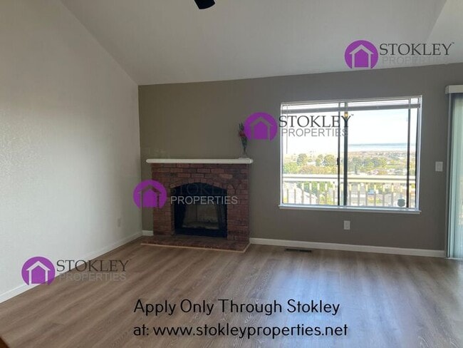 Photo - 523 Bustos Pl