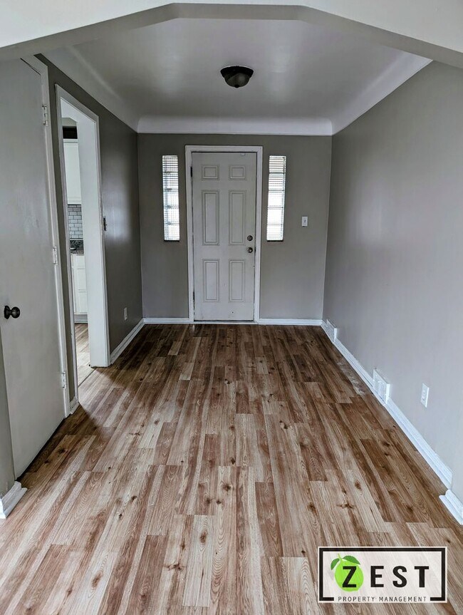 Charming brick bungalow - Charming brick bungalow