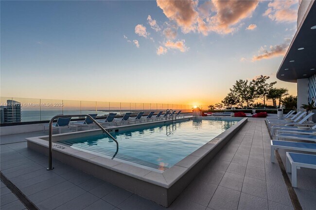Photo - 45 SW 9th St Unidad 1706 Rental