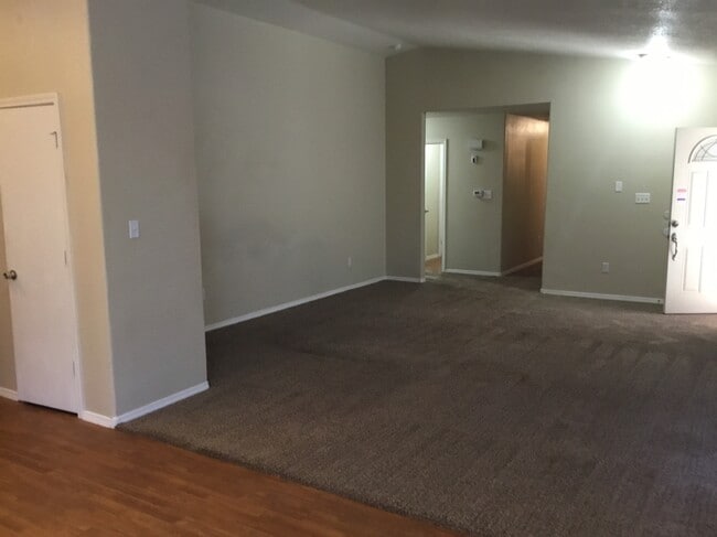 Photo - 5849 Sandoval Dr NE