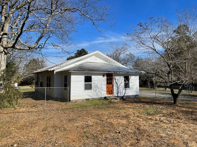 Building Photo - Newly remodeled 3 BDR / 1 BA - Huge Yard Rental