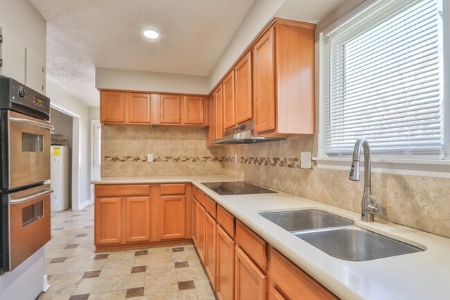Building Photo - 509 Belmont Dr