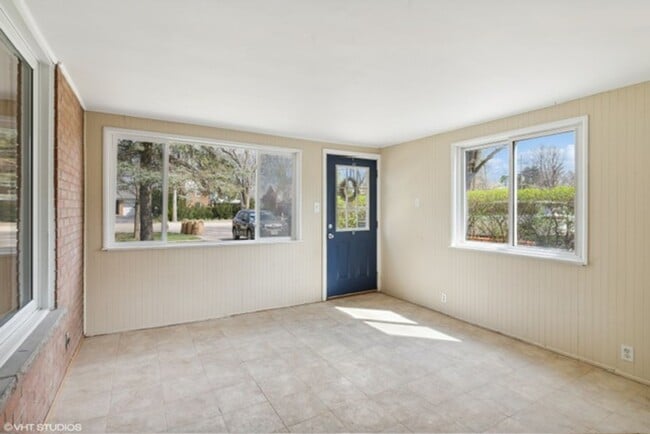 Photo - 403 E Lake Ave