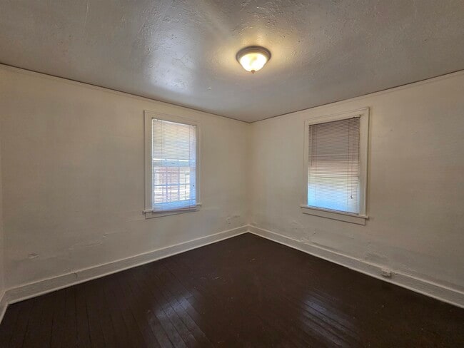 Photo - 1374 Rayner St